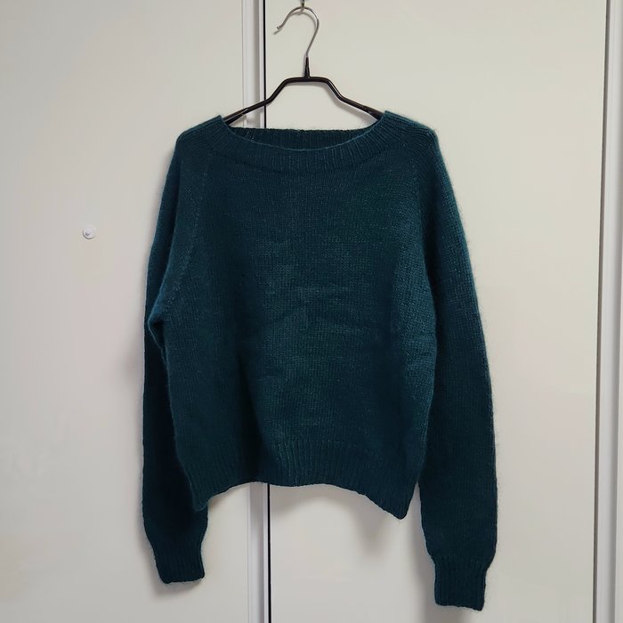 No Frills Sweater (노프릴 스웨터) thumbnail